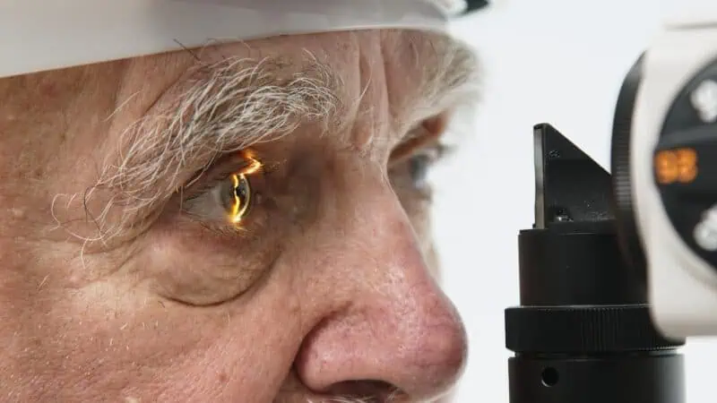 What Are the Early Warning Signs of Macular Degeneration?